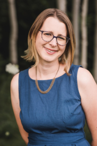 A photo of Linzy Bonham is captured. She is a therapist and creator of the Money Skills for Therapists Course. Linzy is featured on Grow A Group Practice, a therapist podcast.