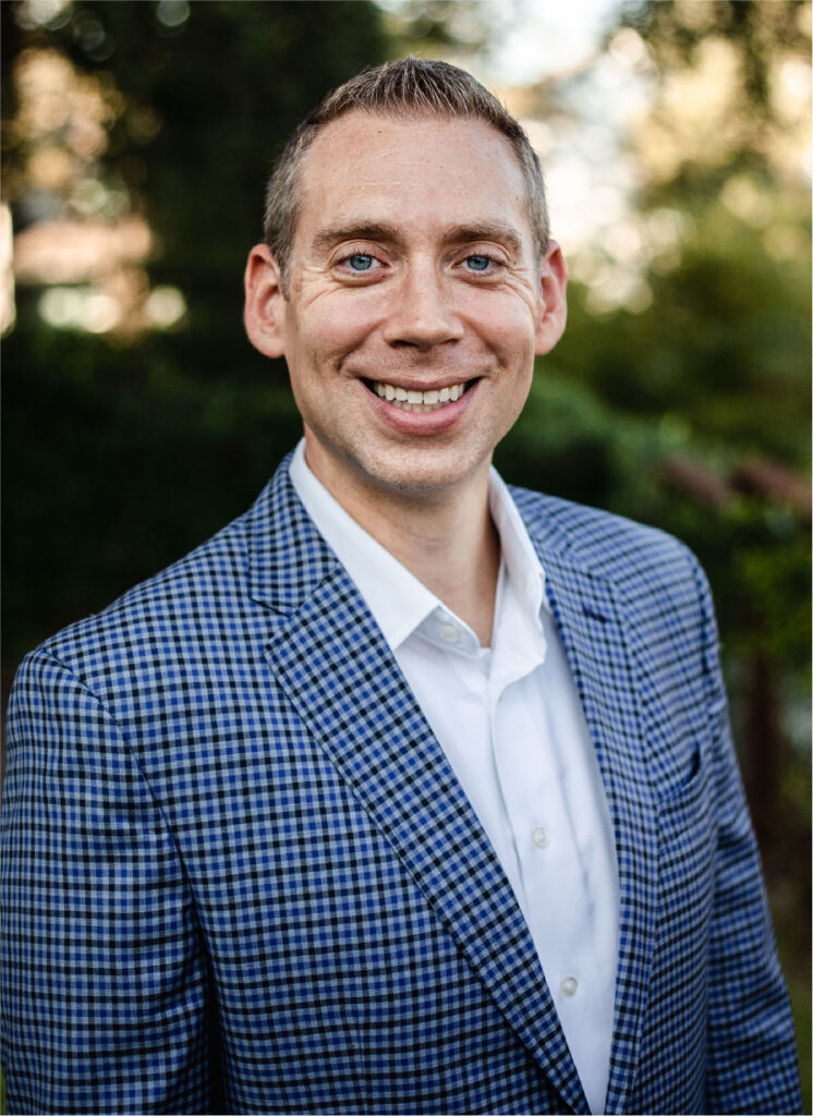 A photo of Justin Donald is captured. He consults and advises entrepreneurs, executives, and successful media personalities on lifestyle investing. Justin is featured on the Practice of the Practice, a therapist podcast.