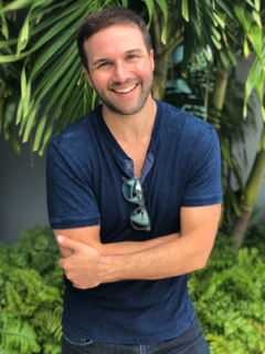 A photo of John Lee Dumas is captured. He is the founder and host of Entrepreneurs on Fire. John is featured on the Practice of the Practice, a therapist podcast.
