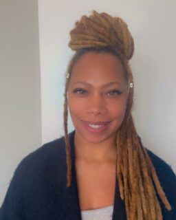 A photo of Dr. Naricia Futrell is captured. She is a LCSW and group practice owner. Dr Naricia is featured on Grow A Group Practice, a therapist podcast.